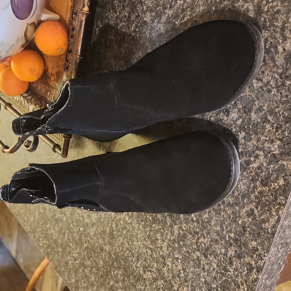 White mountain black suede booties